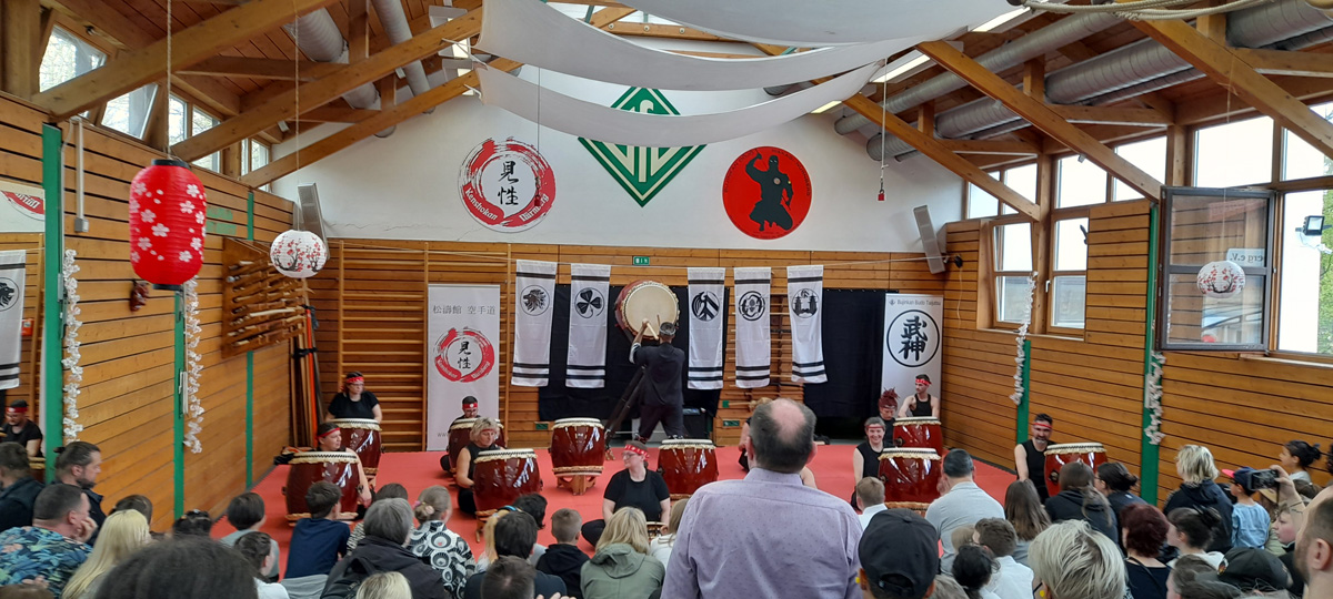 Die Sportschule Wales ist bei Freunden zu Besuch Die Sportschule Wales ist bei Freunden zu Besuch