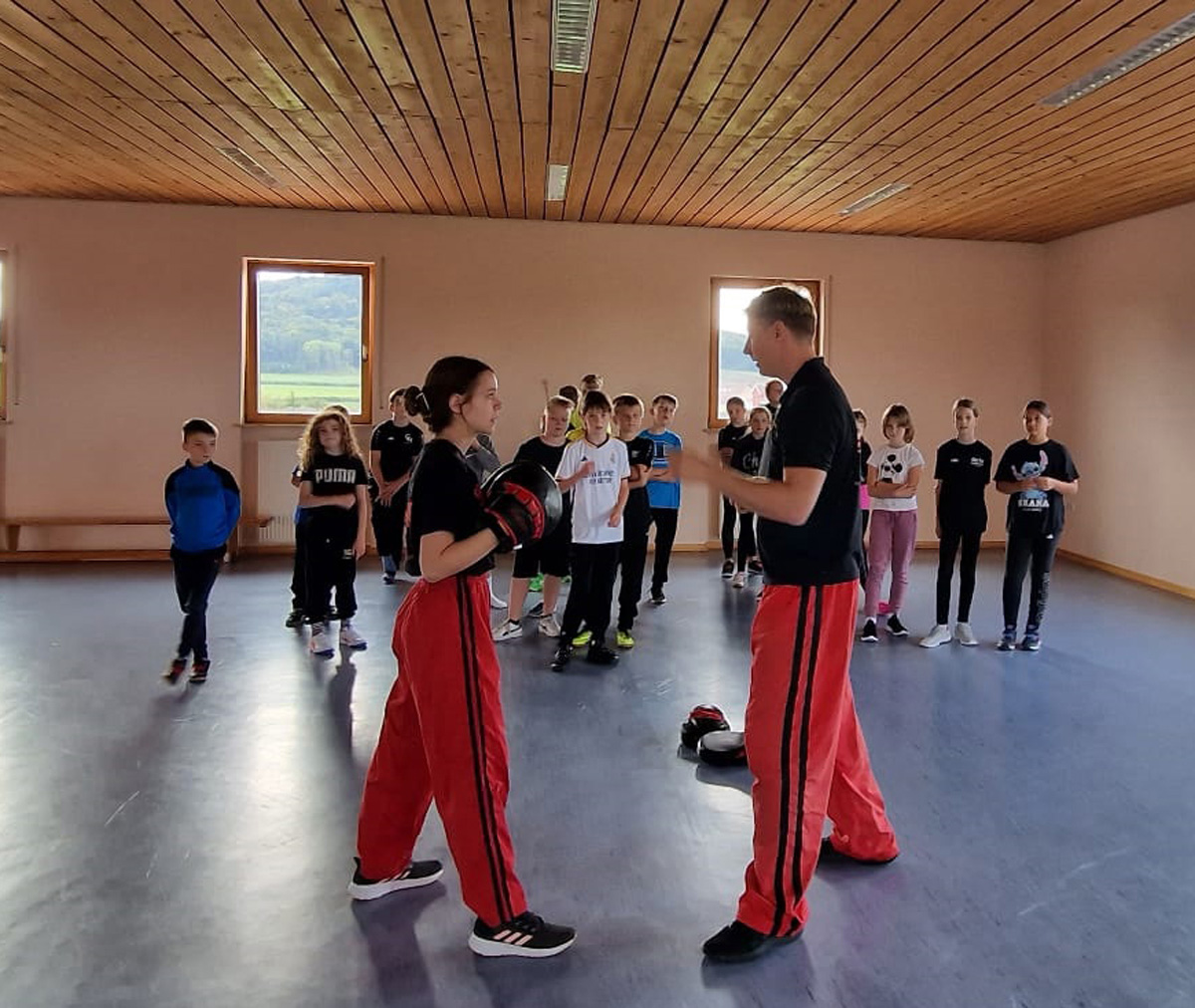 Modern Arnis in der Oberpfalz - Effektive Selbstverteidigung mit der Sportschule Wales