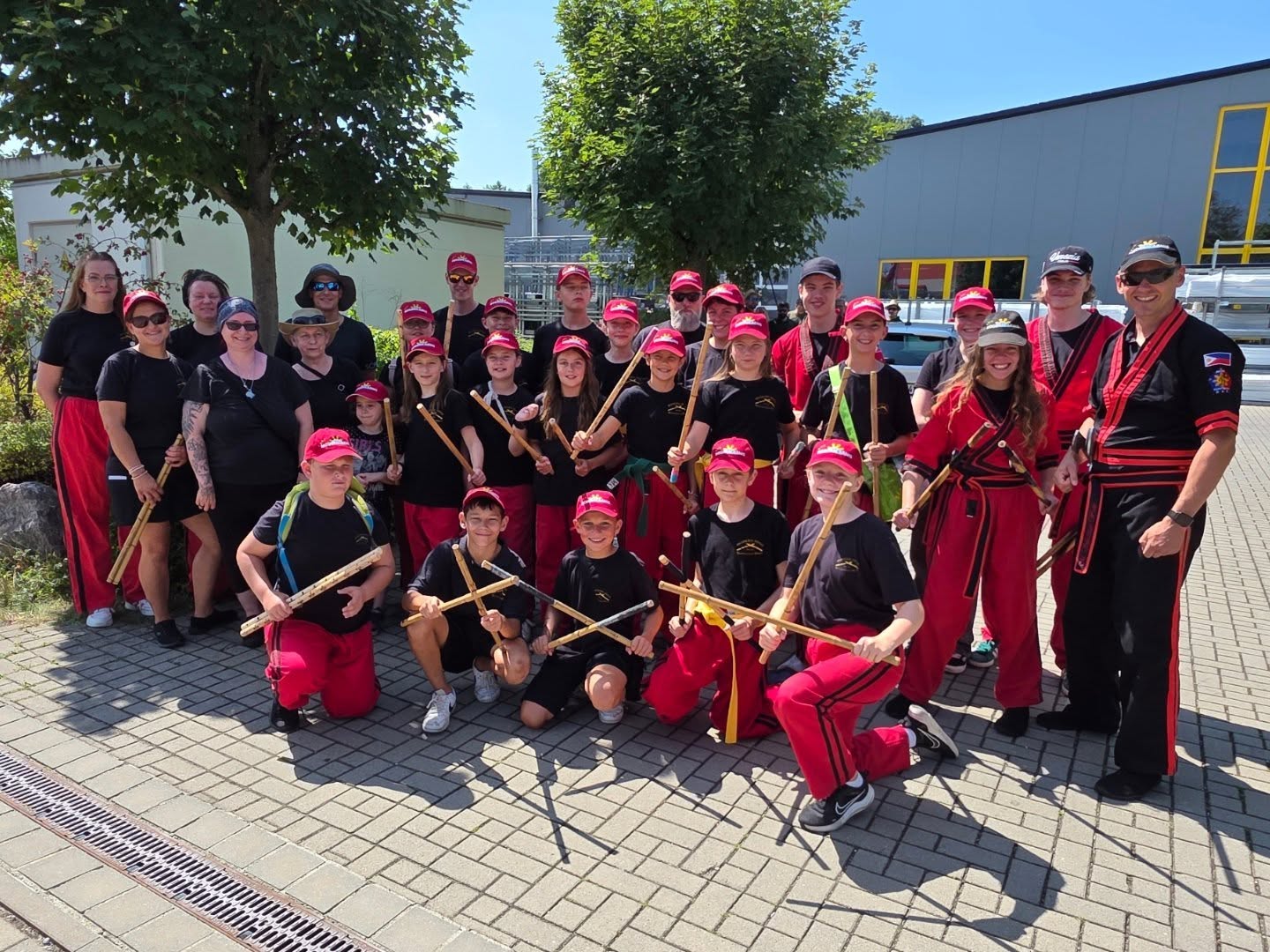 Modern Arnis Neumarkt e.V. beim Volksfestzug in Neumarkt in der Oberpfalz